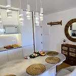 Sunny Escape Апартаменти *