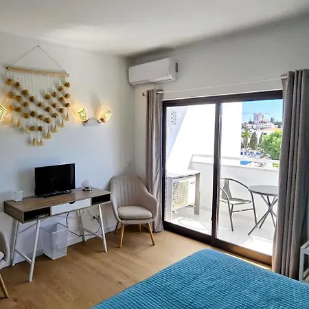 Sunny Escape Apartment *
